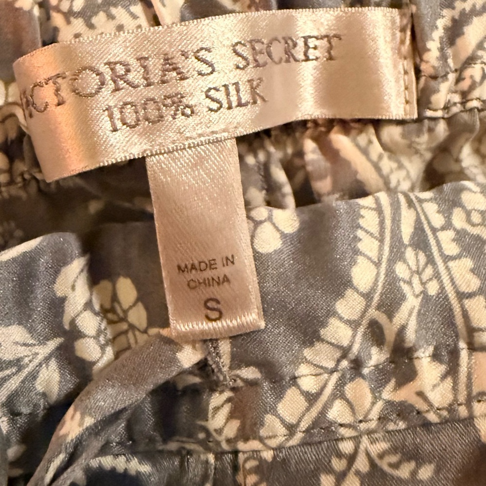 Victoria’s Secret Paisley 100% silk PJs 
Long pants (S) and shorts (M). NWOT - Picture 4 of 4